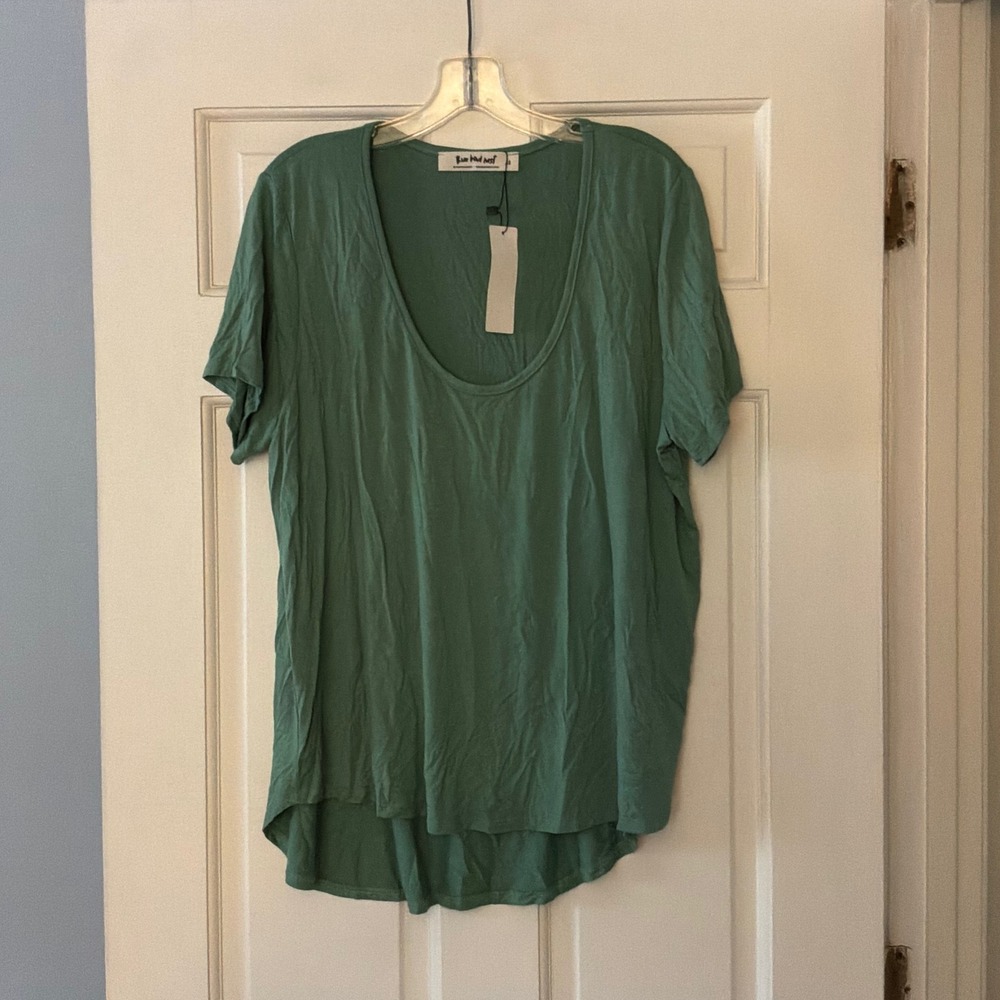 Three Bird Nest Green Scoop Neck Tee XL NWT Boho Casual Basic Layering T-shirt